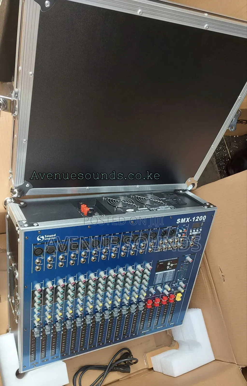 Soundcraft SMX1200 Powered Mixer With Fleight Case