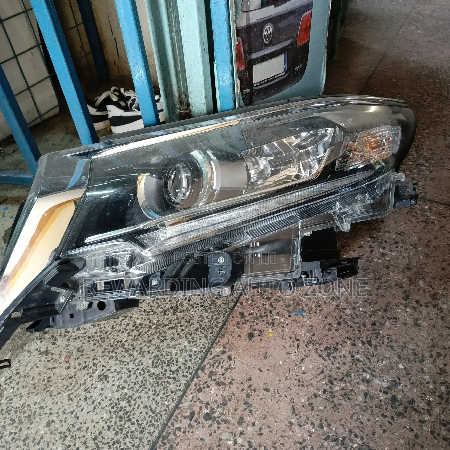 Prado 165 Headlight Xenon LHS