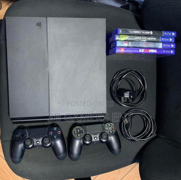 Ps4 Standard, Home Used, GAMES AVAILABLE - main view