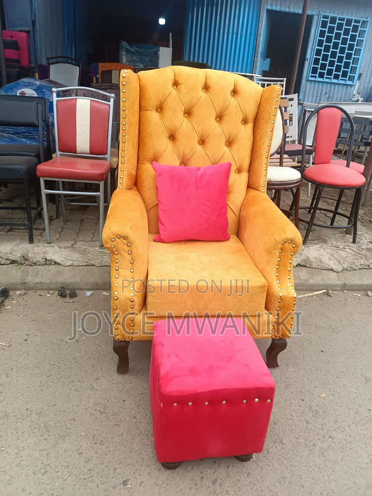 King Chair or Pedicure Seat With a Puff and a Pillow