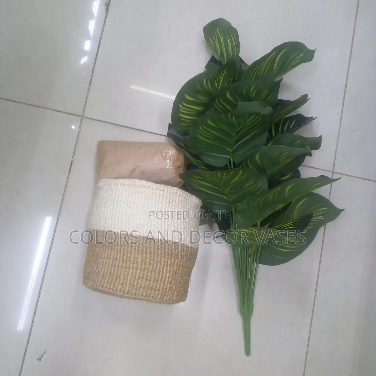 Basket Size 8, Plant and Stones White