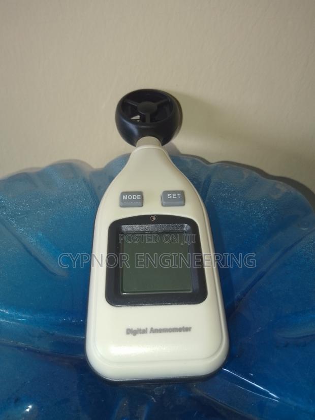 Outdoor Wind Reader Portable Anemometer Device - main view