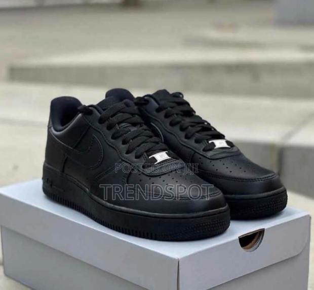 Nike Air Force 1 Black - main view