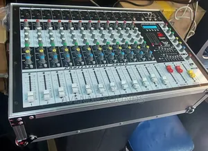 Soundmaster 12 Channels Fleight Case Powered Mixer
