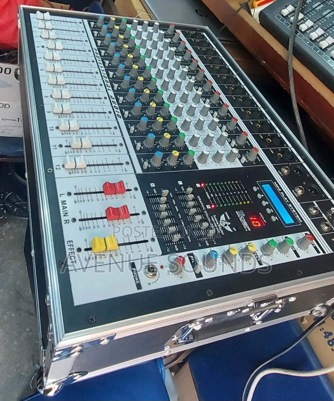 Soundmaster 12 Channels Fleight Case Powered Mixer