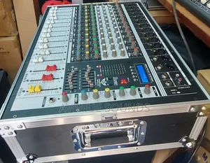 Soundmaster 12 Channels Fleight Case Powered Mixer