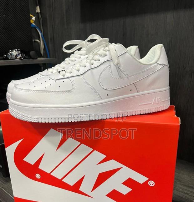 Nike Air Force 1 White - main view