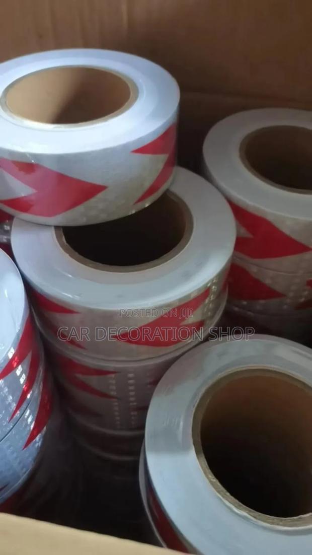 25m White Reflective Tape With Red Arrows