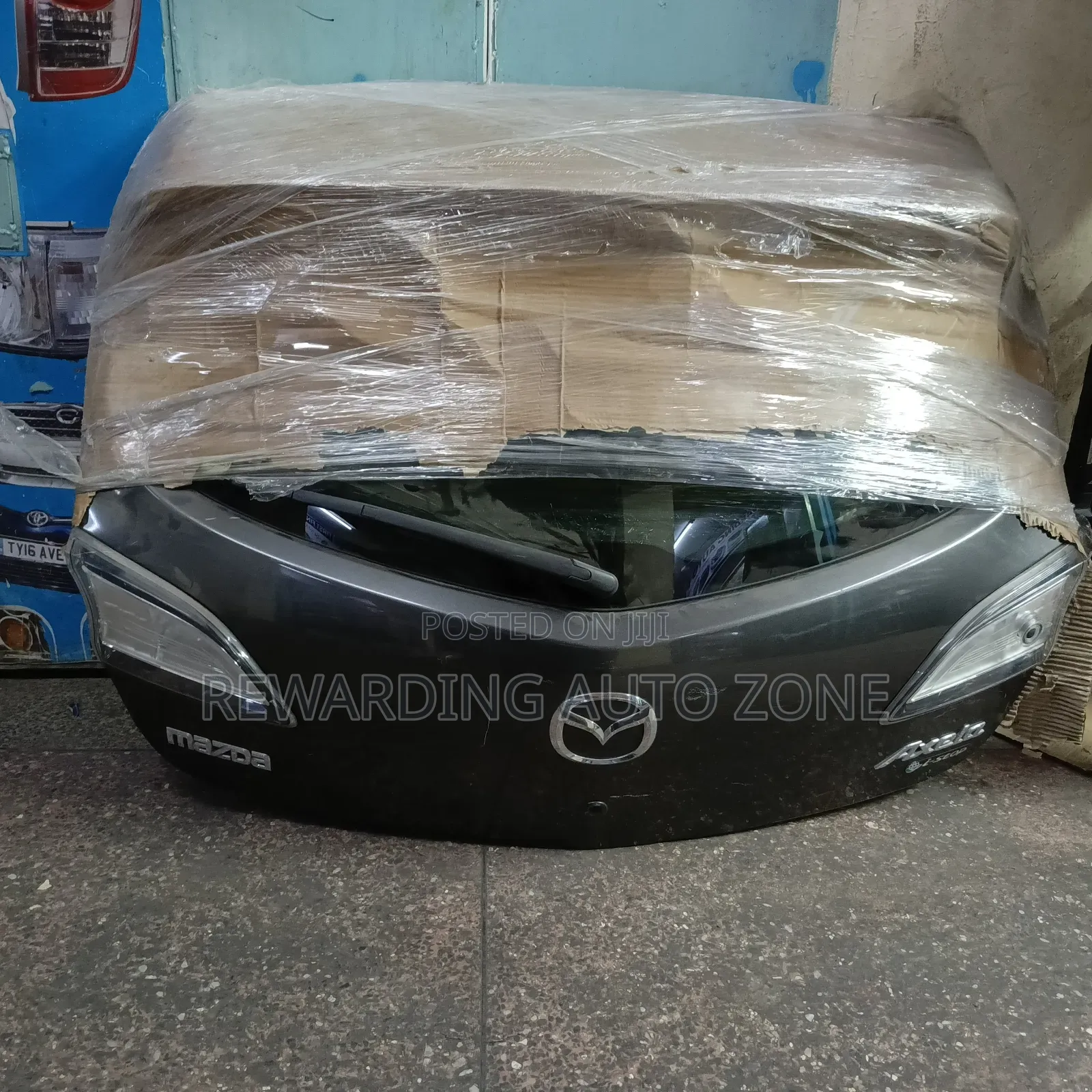 Mazda Axela Tailgate (Boot).