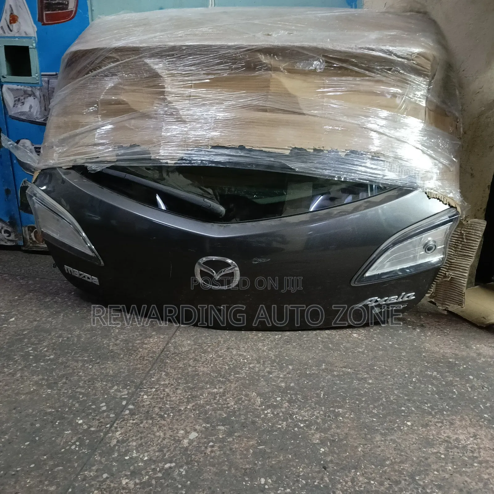 Mazda Axela Tailgate (Boot).