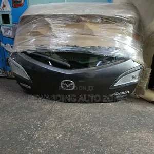 Mazda Axela Tailgate (Boot).