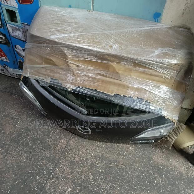 Mazda Axela Tailgate (Boot). - thumbnail 3
