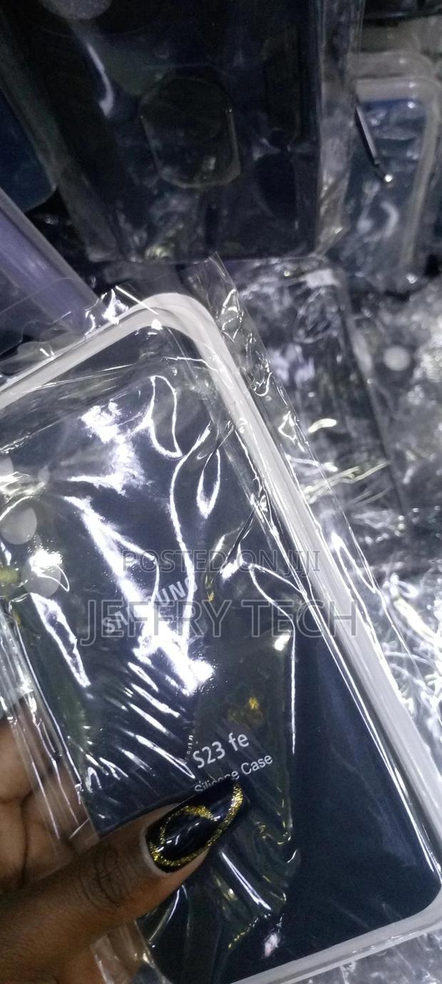 Black Silicone Cover – Samsung Galaxy S23 FE - main view