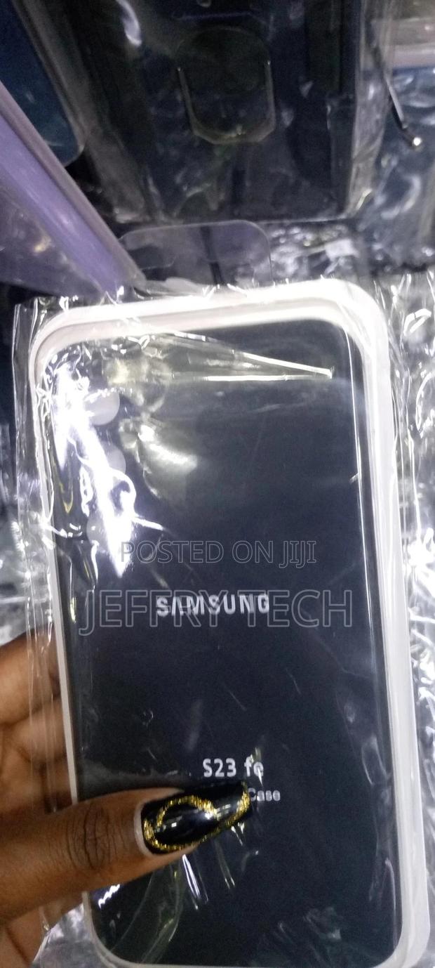 Black Silicone Cover – Samsung Galaxy S23 FE - thumbnail 2