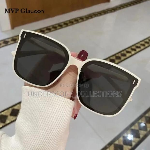 *Sun Block Trendy Sunglasses* - main view