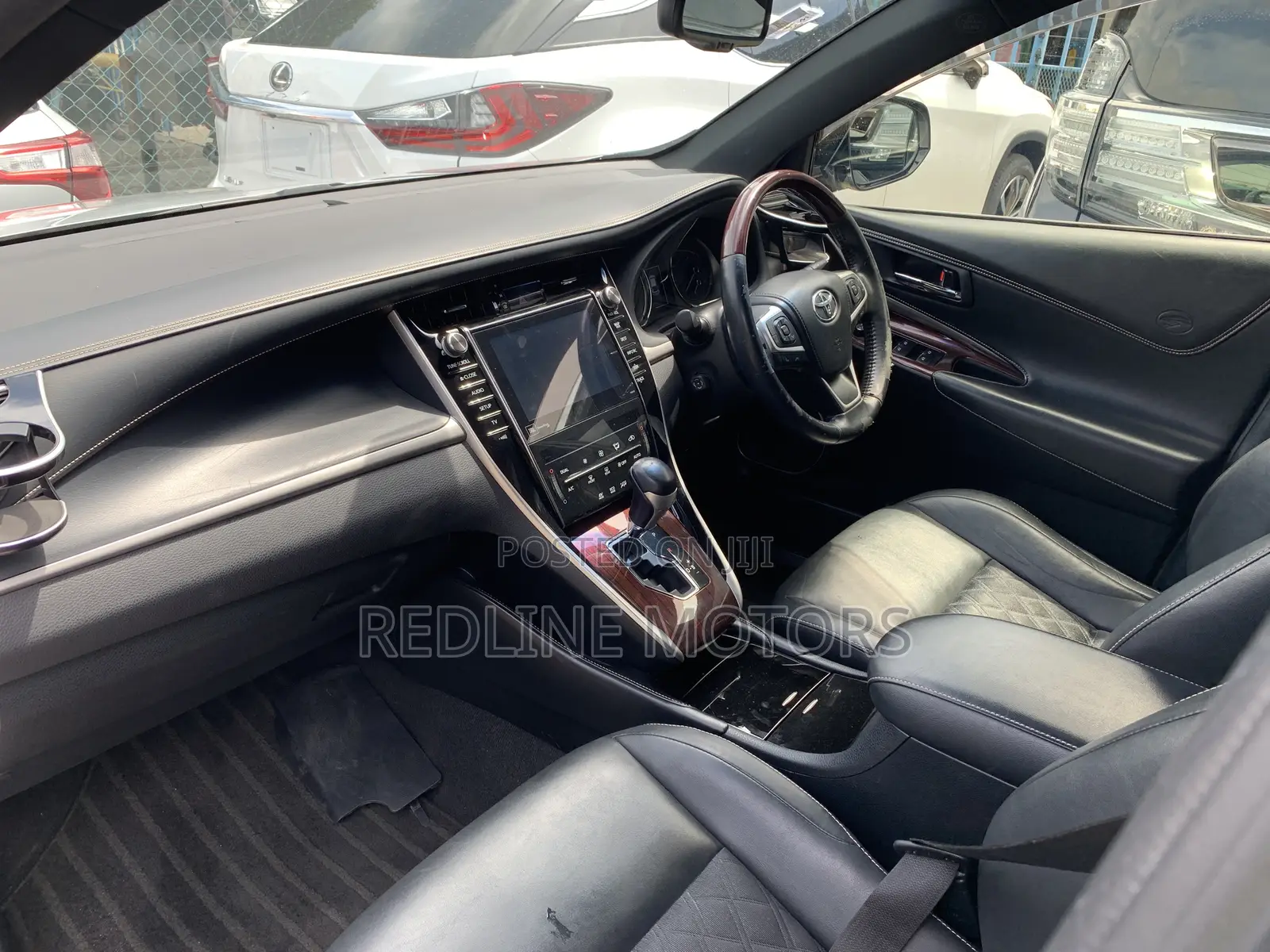 Toyota Harrier 2.5 Hybrid 4WD 2017 Silver