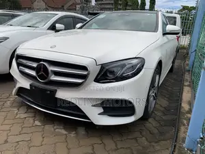 Mercedes-Benz E200 2016 Off white