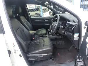 Toyota Hilux 2019 White