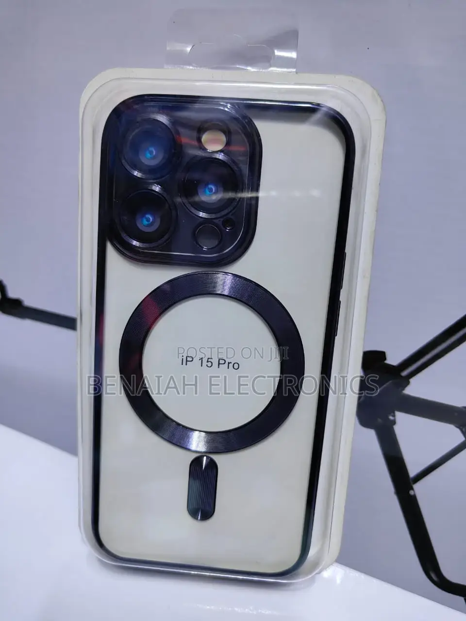iPhone 15 Pro Stylish Cover