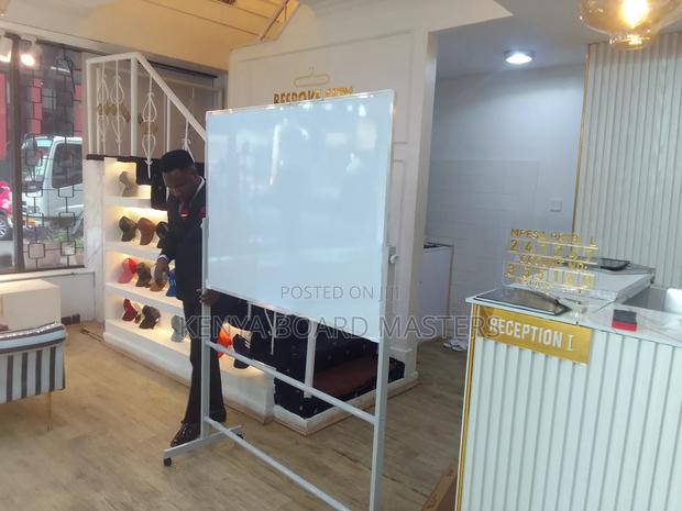 White Board on a Stand ◇White Board on a Stand .Whiteboard - main view