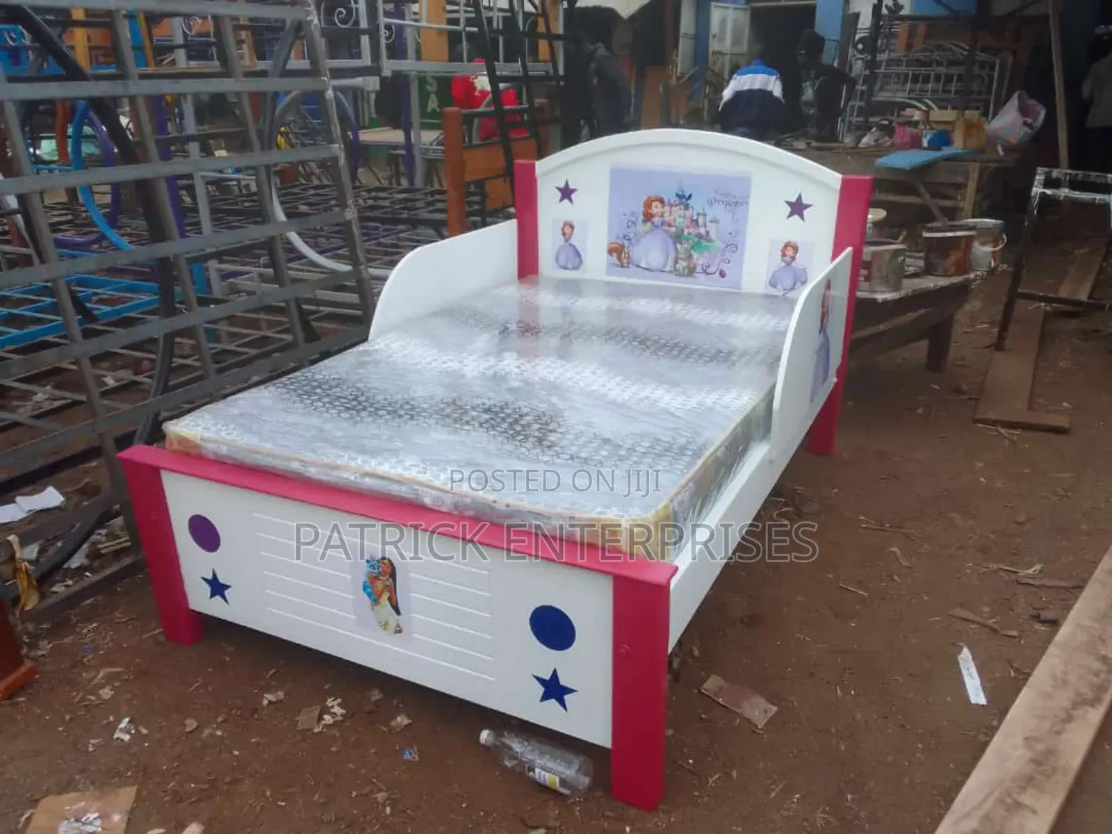 Modern Toddler Children's Bed 4 by 6 Fitts