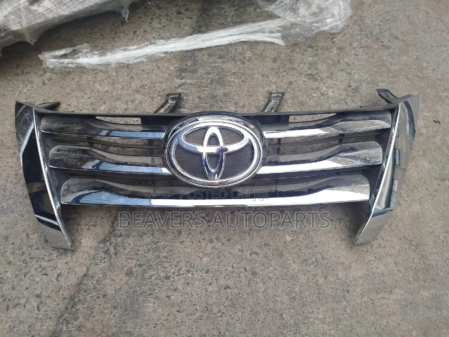 Fortuner 2015 Grill