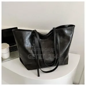  *Women's Chic Leather Handbags