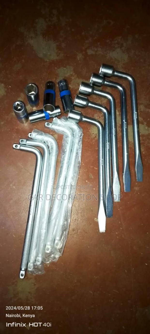 Different Sizes Wheel L Spanner Handle +Socket - main view