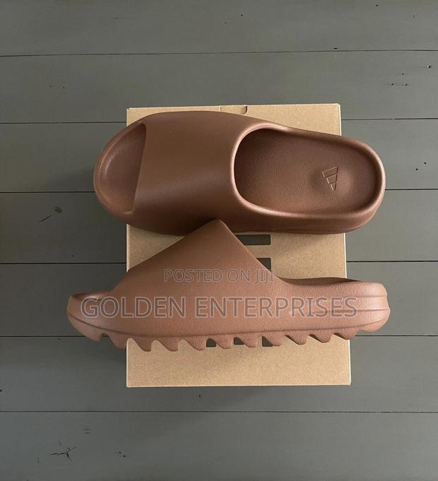 Original Yeezy Slides. 40--45 - main view