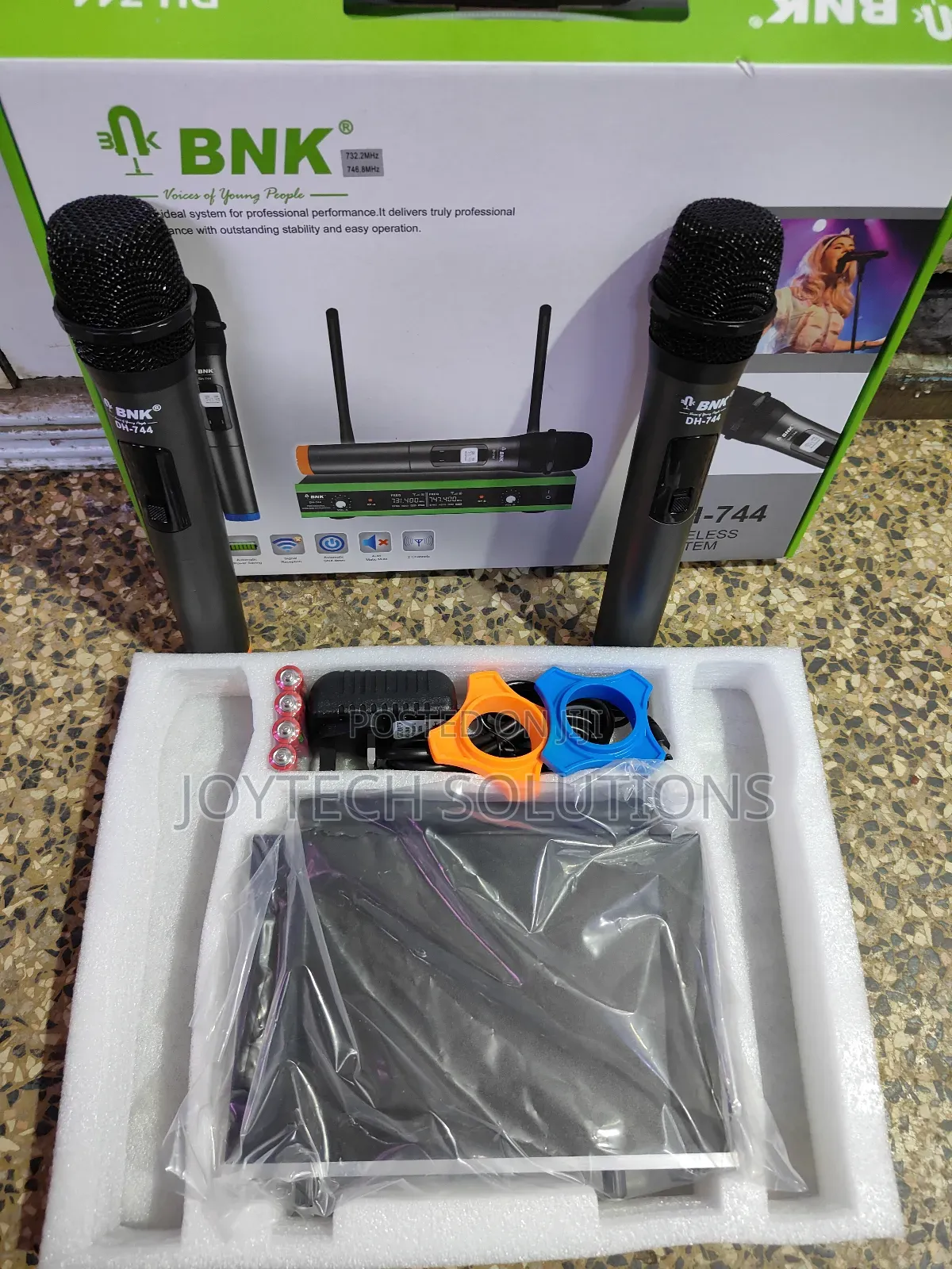 Wireless Microphone BNK Dh 744 . Long Reception