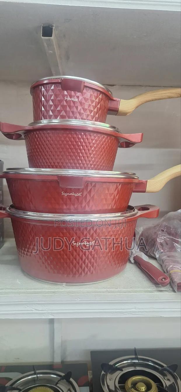 Heavy Cooking Pot - main view