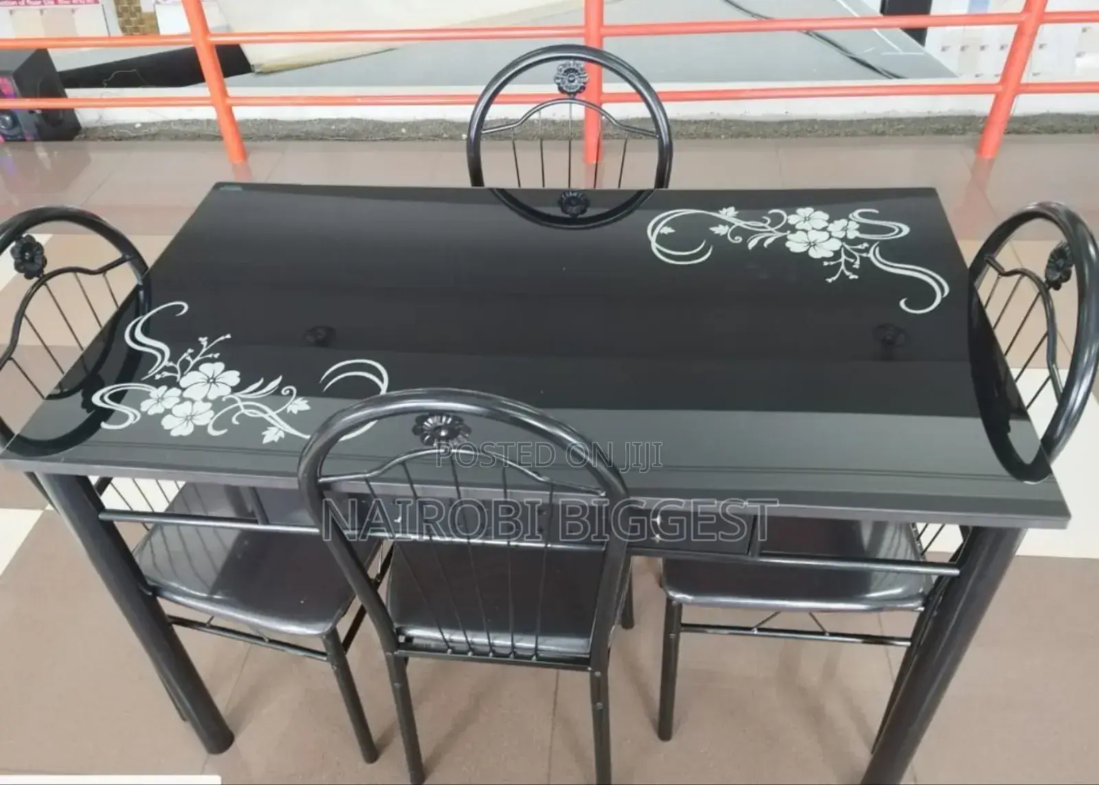 Amazing 4 Sitter Dinning Table