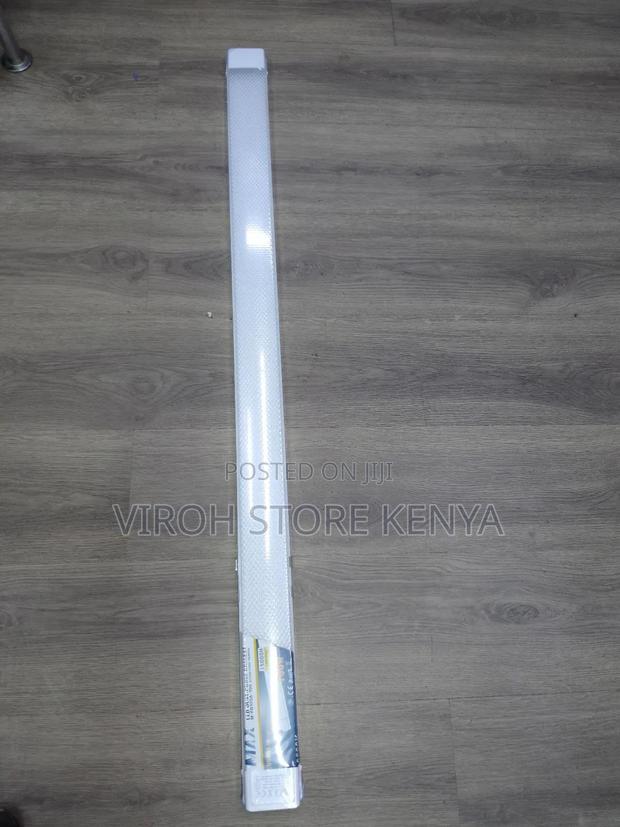 100 Watts LED Tube Light Dustproof 4 Feet Lighting