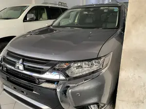 Mitsubishi Outlander 2.0 PHEV AWD 2017 Silver