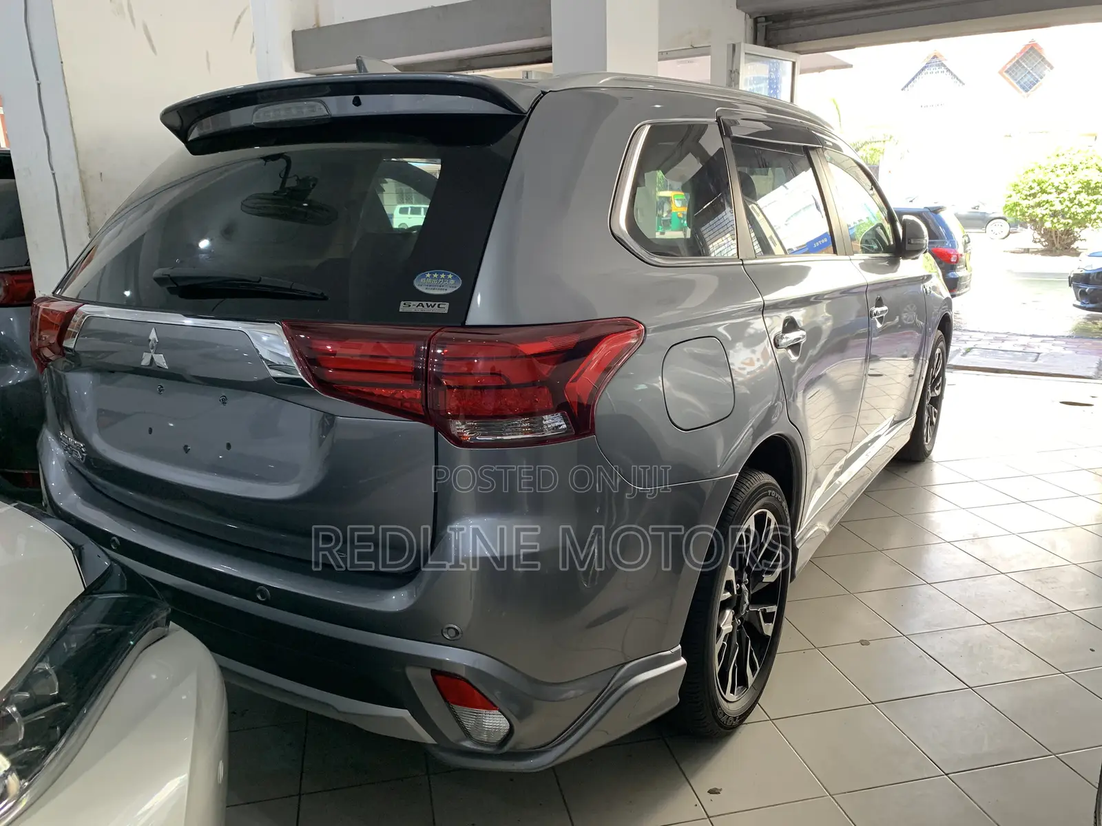 Mitsubishi Outlander 2.0 PHEV AWD 2017 Silver