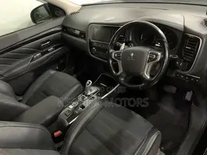Mitsubishi Outlander 2.0 PHEV AWD 2017 Purple