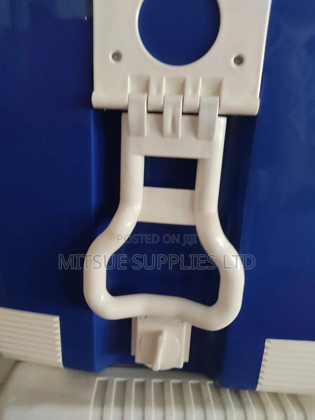 Camping Cooler Box With Insulation and Tap 70L - thumbnail 3