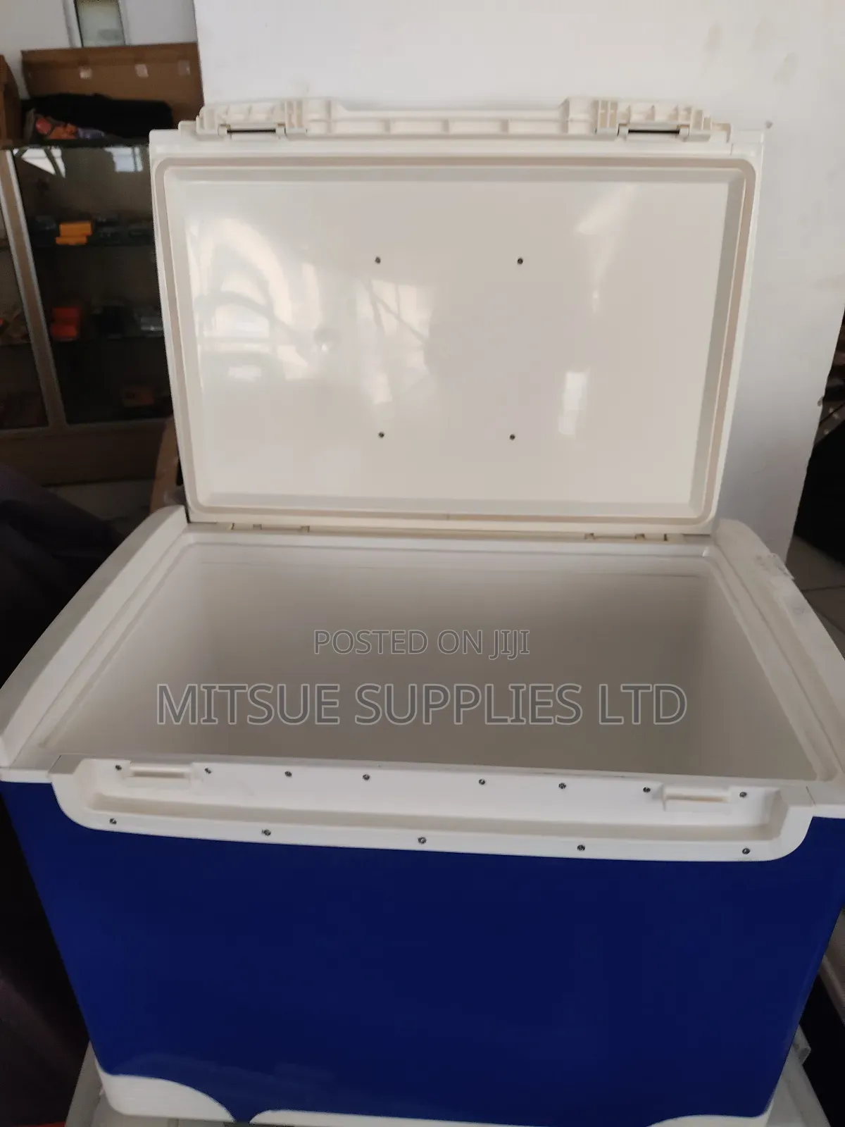 Camping Cooler Box With Insulation and Tap 70L
