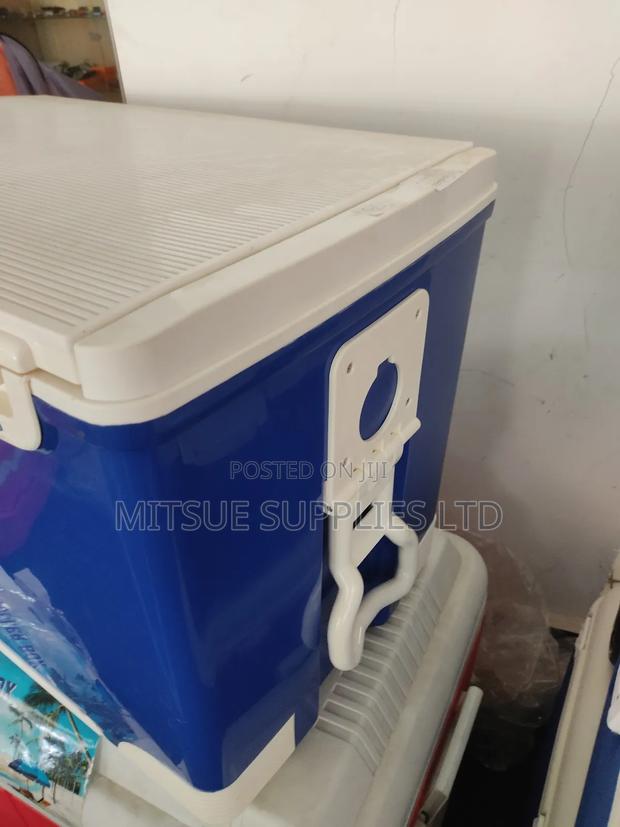 Camping Cooler Box With Insulation and Tap 70L - thumbnail 5