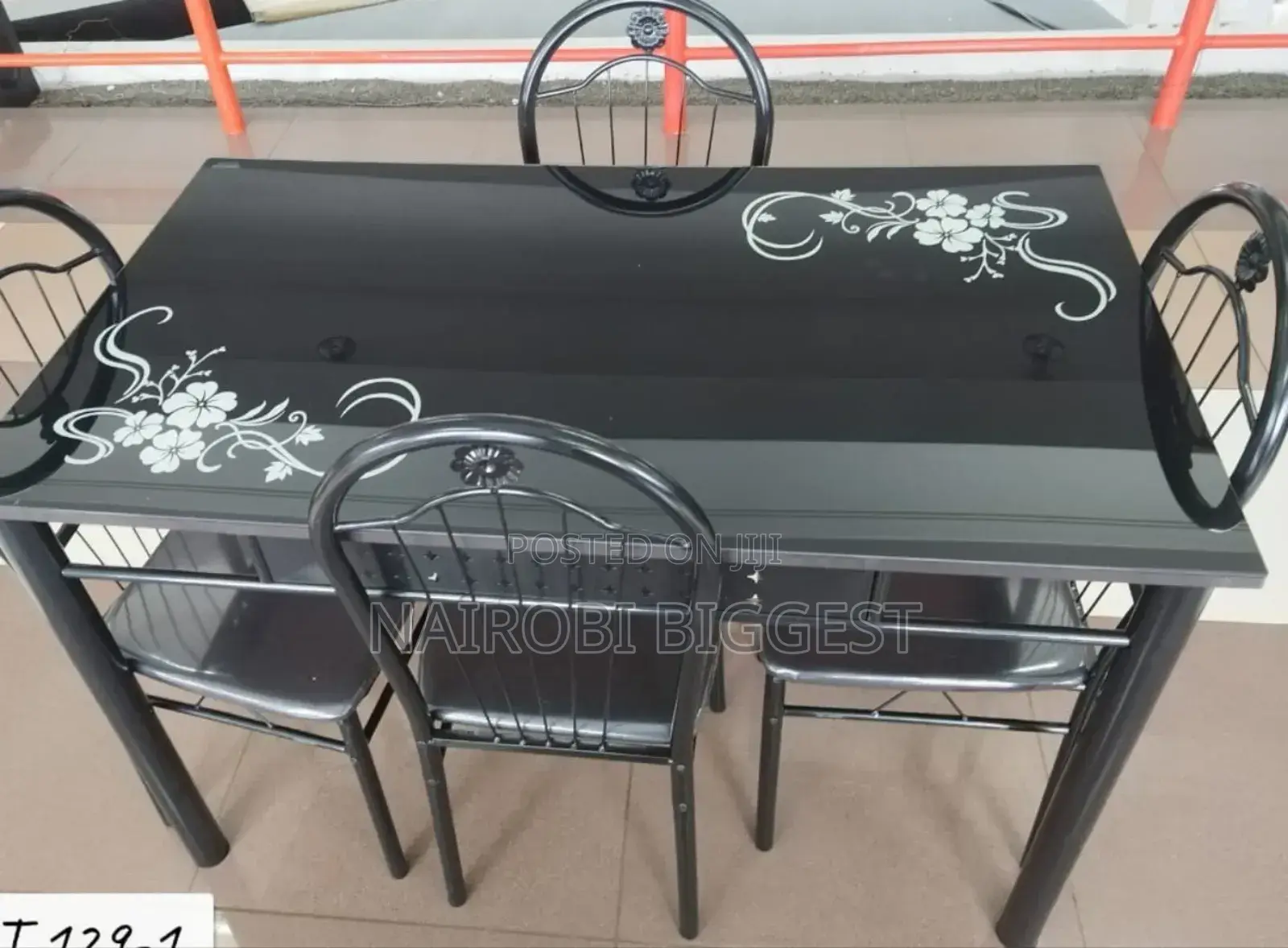 Amazing 4 Sitter Dinning Table