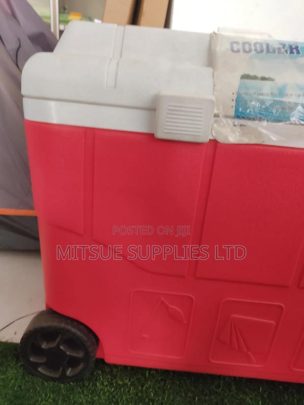 Camping Cooler Box With Insulation , Wheels and Tap 120L - thumbnail 3