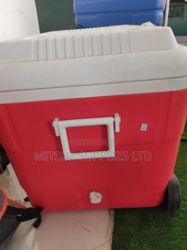 Camping Cooler Box With Insulation , Wheels and Tap 120L - thumbnail 4