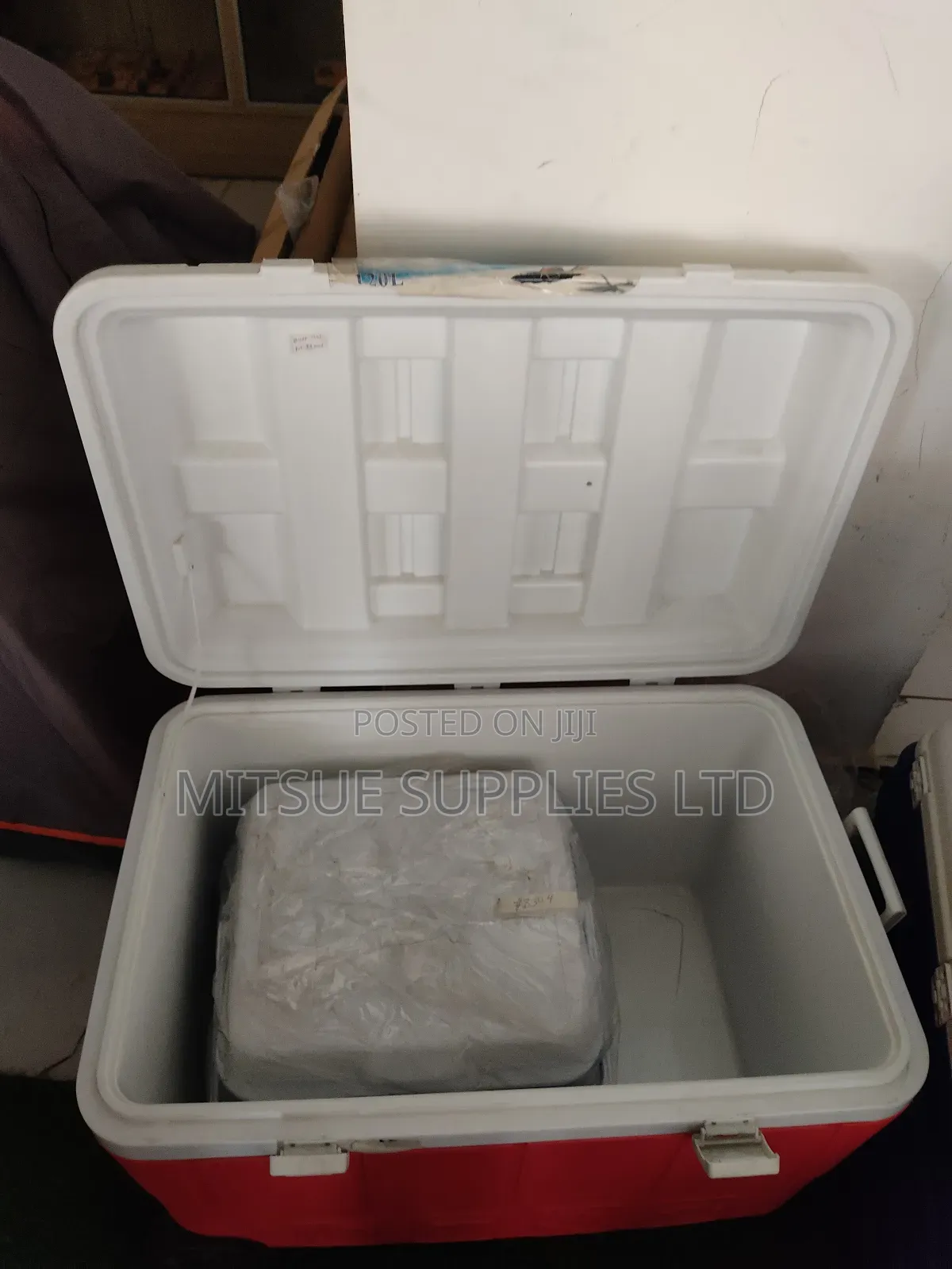 Camping Cooler Box With Insulation , Wheels and Tap 120L