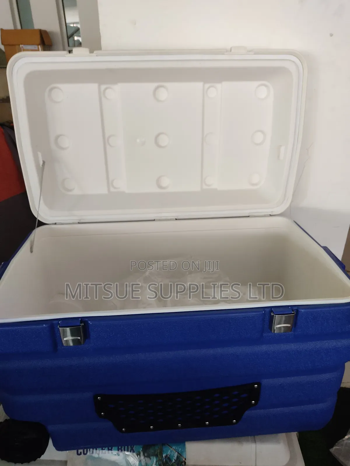 Camping Cooler Box With Insulation , Wheels and Tap 98L