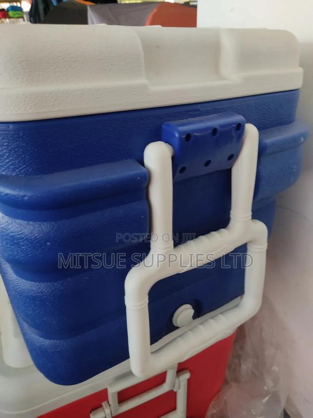 Camping Cooler Box With Insulation , Wheels and Tap 98L - thumbnail 4