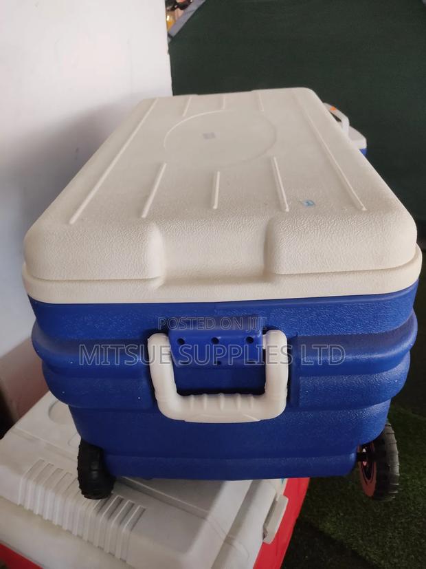 Camping Cooler Box With Insulation , Wheels and Tap 98L - thumbnail 5