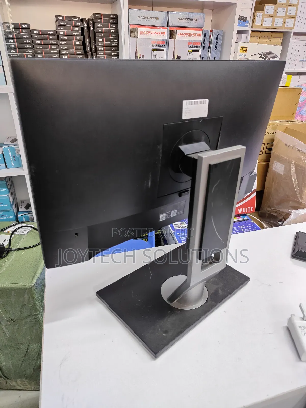 22 Inches DELL Monitor. Edge to Edge FULL HD 