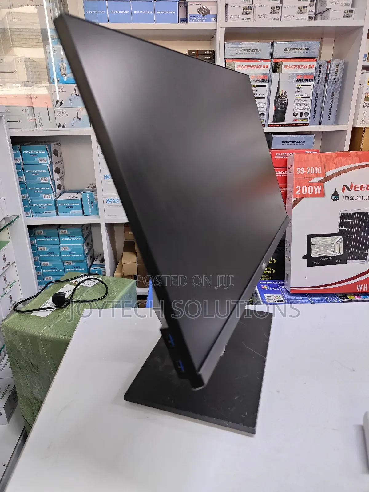 22 Inches DELL Monitor. Edge to Edge FULL HD 