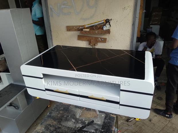 Tables Table White Marble Top Black - main view