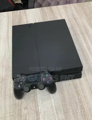 Ps4 Standard, 10 Games. Chipped Console
